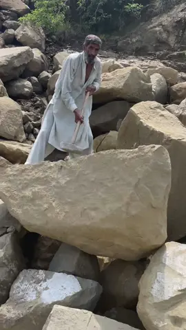 #foruyou#foruyouppage #trendingvideos #viralvideos #stonebreaking #stonecrusher #stonecrushingincident #stoneviralvideo #unfreezemyacount 
