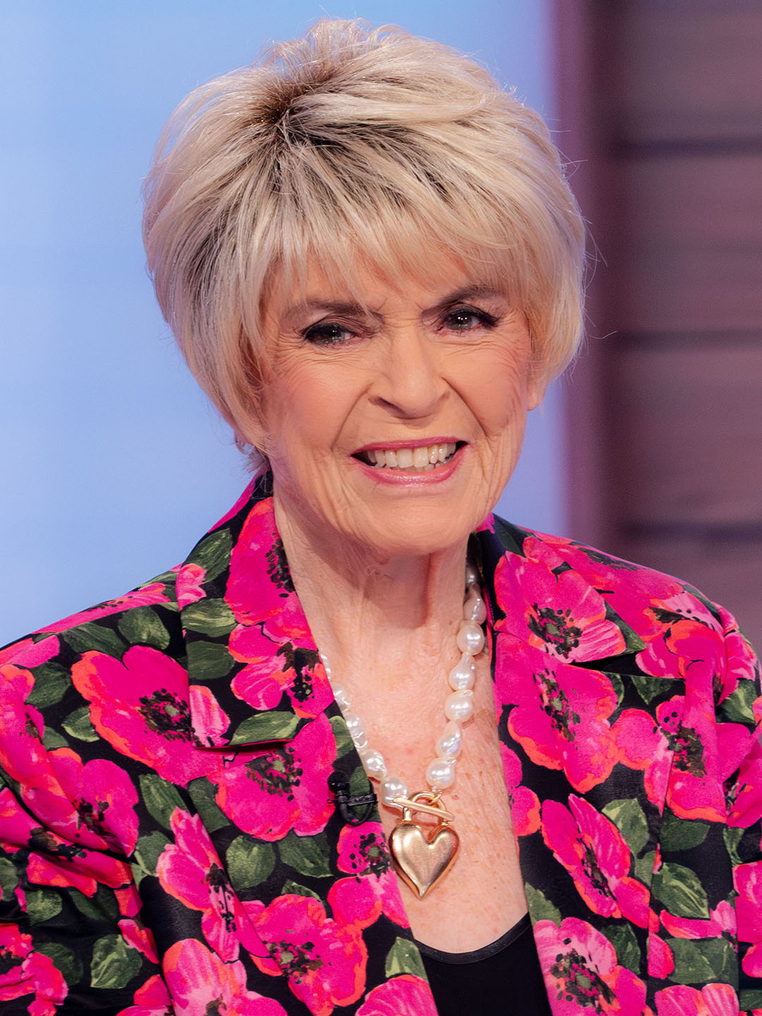Gloria shares how she met the love of her life, Stephen... and why for the past 30 years her hair has always been on fleek! 💁🏼‍♀️ #loosewomen