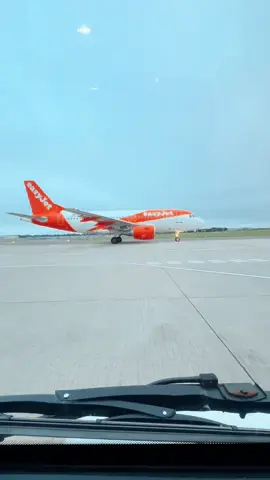 EasyJet, Easypush! #BRS #ramplife #aviation #pushback 