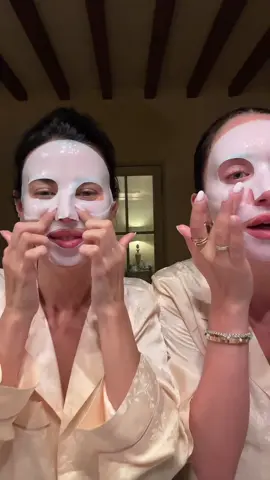 mornings with @Biodance Store US  #biodancecollagenmask 💓💓💓💓