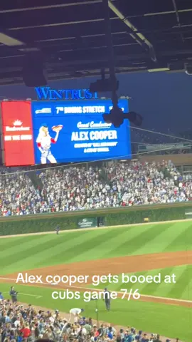 Cubs fans didn’t stand for this one 😳  @Alexandra Cooper @Bar Stool #alexcoopercubsgame
