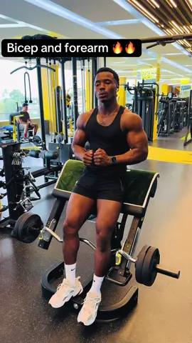 Arm day 🔥 let’s go  1. Preacher curls close grip 4x12 2.Reverse barbell wrist twist 3x12-15 3. Overhand grip barbell curls 4x10-12 4. Dumbbell curls 4x12  Add some to your routine ✅ and follow for more ✅ #gymtips #coach_bigyouth #gymworkout #biceps #gym 