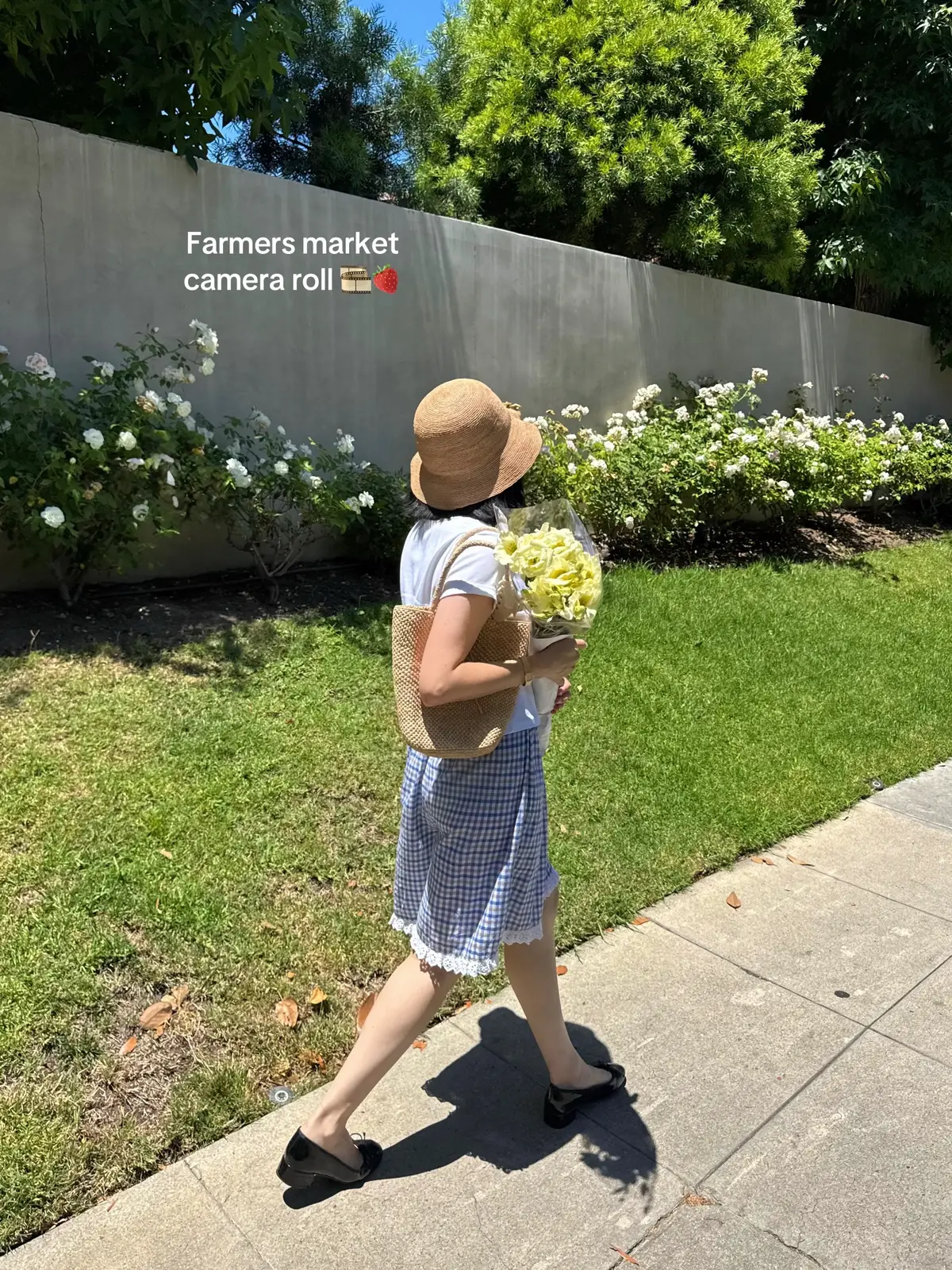 Ig: @ emmawashere 🍓 #summervibes #summeraesthetic #summeroutfit #SummerFashion #ootdinspodaily #summerfashiontrends #dayinmylife #dayinmylifevlog #vlogs #spendthedaywithme #farmersmarket #pinterestgirl 