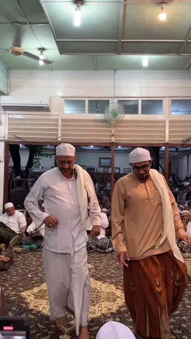 Habibana Taufiq Bin Abdul Qodir Assegaf Bersama Habibana Muhammad Bin Husein Alhabsyi  Hajir Marawis Di Haul Solo #habibtaufiqassegaf #hajirmarawis #gambus 