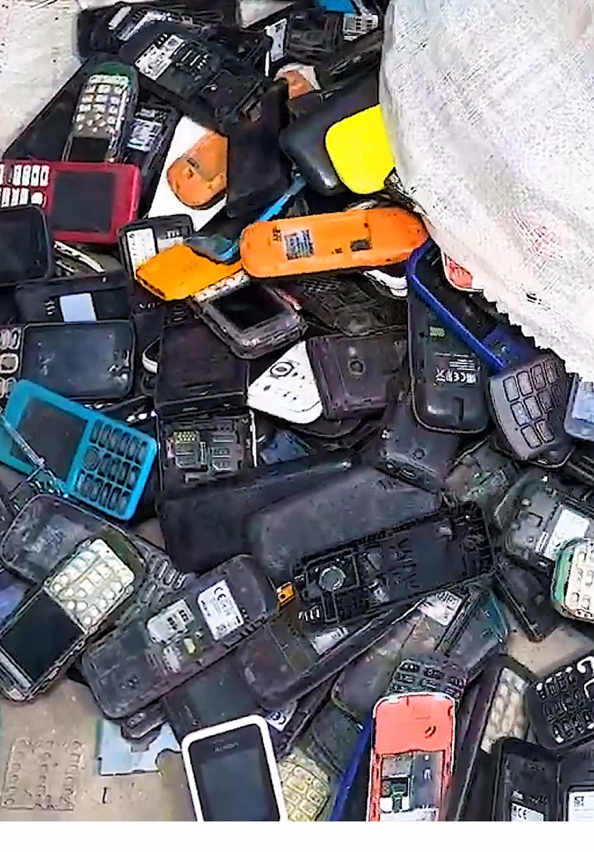 24K Gold Recycling From Old Mobiles