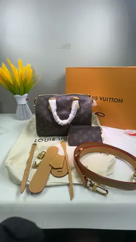 Top quality, the outside is made of cowhide and sheepskin.#bag #LuxuryValue #LuxuryHaul #goyanggemasmochibaby #LV #usa🇺🇸 #uk #MiniBag #ToteBag 
