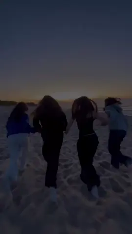 #fyp #foryou #foryoupage #viral #dc #summeraesthetic   #beachvibes #sunsetgirls #girlenergy #sunsetrun #goldenhour   #vibesonly #aestheticvideo #nostalgiavibes #beachrun   #lachsound #trendingaudio #polishtiktok #dziewczyny #zachódsłońca   #summerpolska #momentsoftiktok #vibesznadmorza  #friends #friday #night #weekend #chalupy #hel 