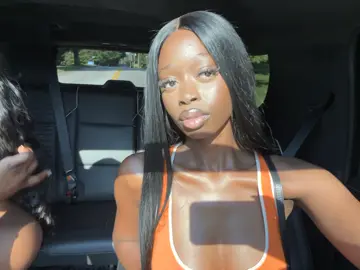 being dark skin and the sun shining is a combination 😍 #darkskingirl 