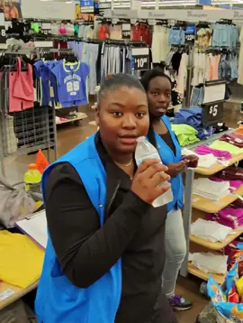 I made her nervous 😂 . . . . #rizz #walmart #nervous #fyp #foryoupage #viral 