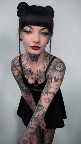 🤘🏻 #gothgirlsummer #metalheadgirl #metalhead #tattooedgirl #petite #fyp #altbaddie 
