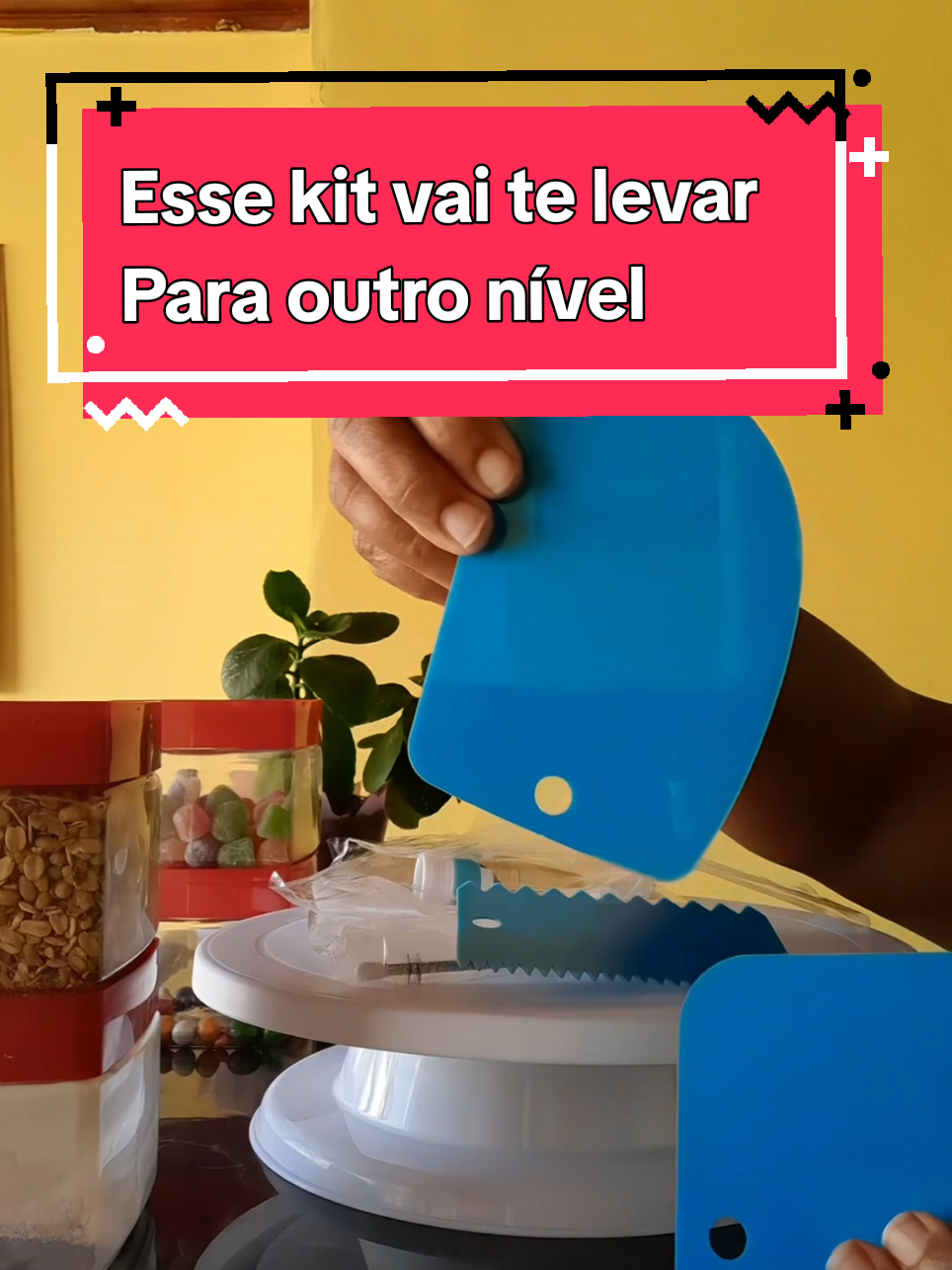 Kit Confeiteira Profissional,Bailarina Giratória 3 raspadores, 12 bico 1 saco de confeiteiro e um nivelador de bolo ,compra segura pelo link no vídeo e só aperta no desenho do carrinho amarelo,boas compras . #shop #tiktokshopchegou 