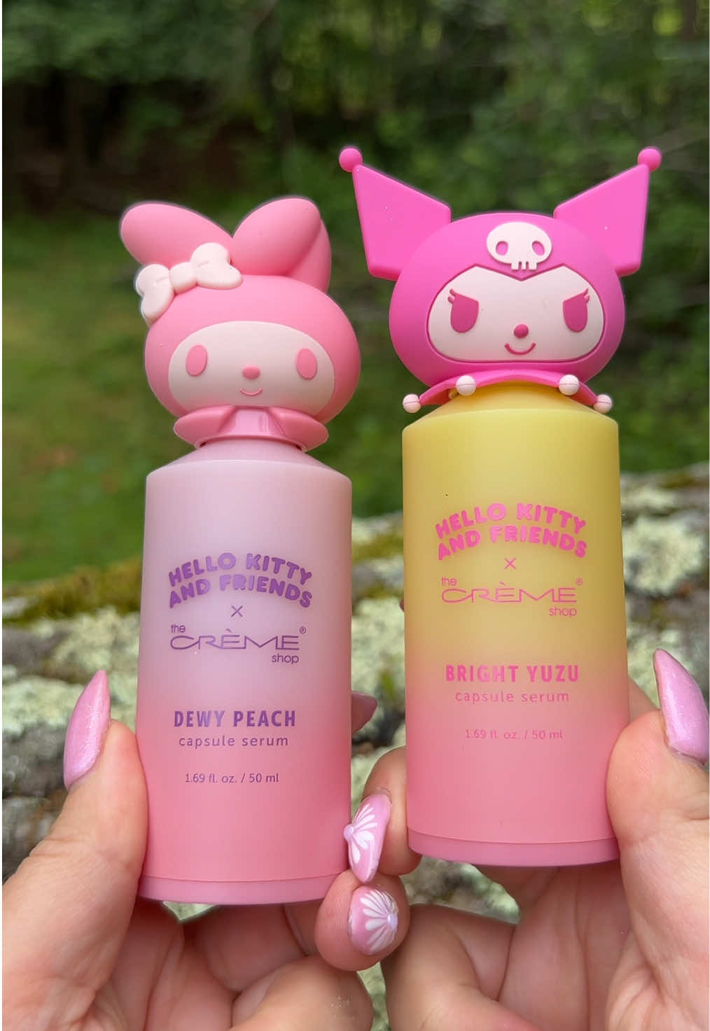 This line is the perfect mix of cute and effective. I reach for the Dewy Peach duo when I want that soft, glassy glow - hydrating, plumping and totally comfortable on the skin. The Bright Yuzu formulas are all about radiance - the Capsule Serum gives me a lit from within look, and the Overnight Mask is my lazy-girl secret to smoother skin by morning. Hello Kitty and Friends understood the assignment ✨  * gifted by @the crème shop * . . . #thecremeshop #hellokittyskincare #gifted #hellokittyandfriends #funskincare #crueltyfreeskincare #overnightmask #capsuleserum 