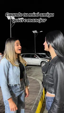 Cuando no alcanza al piso y quiere manejar @Mar7ha M M #viralvideo #kawasakininja #viraltiktok #motociclista #reel #motos #amigas #humor 