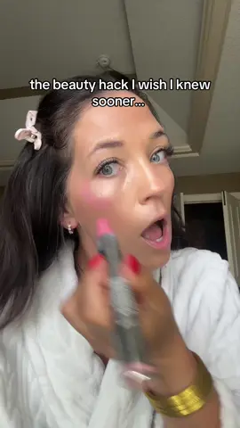 Blush that lasts through swimming, sweating and crying! #sacheu #sacheubeauty #cheekstayn #liquidblush #blushhack 