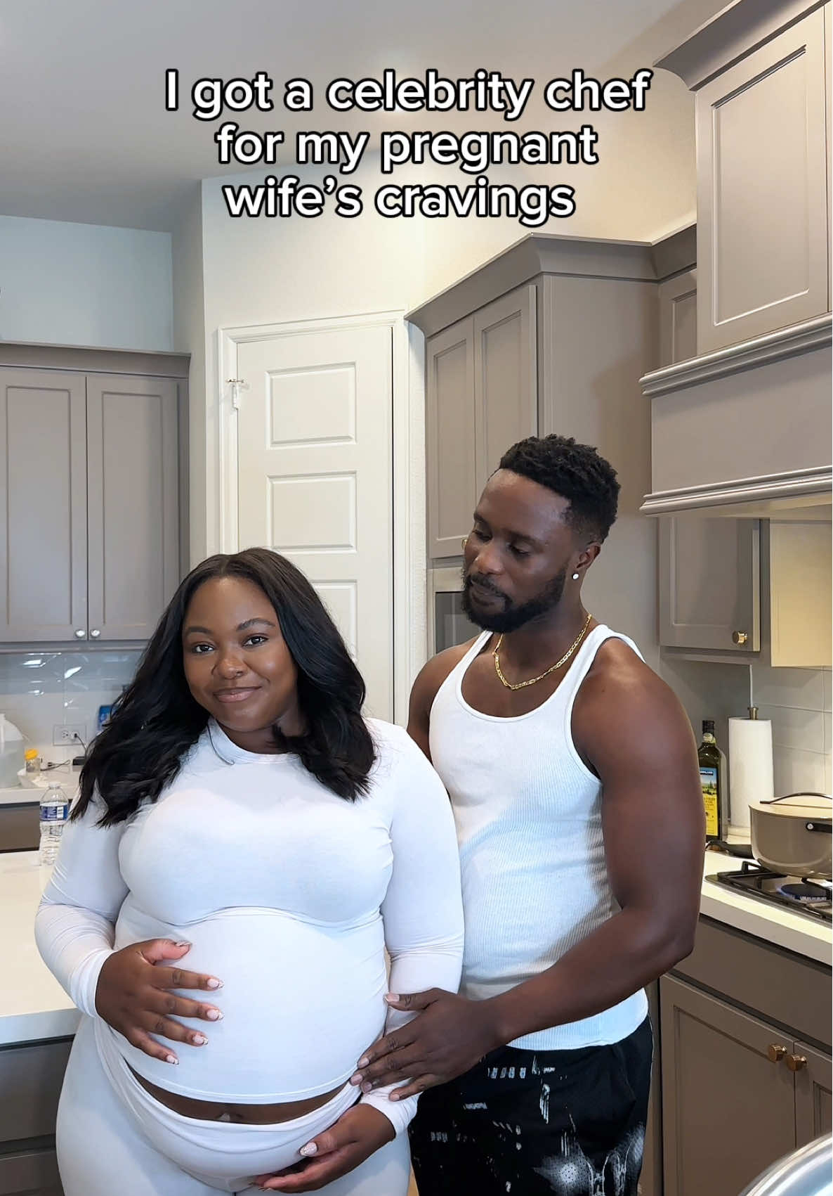 you guyssss!! My cravings have been through the roof lately especially for Haitian food! 😩 But since I’m trying to eat healthy throughout this pregnancy, I’ve been sticking to salads during the week but, I can’t stop thinking about my favorite meals, so I’m giving myself one day a week to indulge in what I really want, Haitian food 🇭🇹🤤 I really hope I don’t end up hating it after pregnancy because right now, I’m obsessed! 😂😂 shout out to my fav @sendyscookin for this amazing meal 😋💃🏾🙏🏾🤗