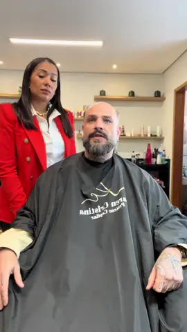 Mais uma transformação, entrando na onda.  #protesecapilarmasculina #protesecapilarfeminina #alopecia #alopeciaandrogenetica #areata #estilodevida #haircut  #cabelocurto #cabelolongo #lacefront #barbeiro #cabeleireiro #autoestima #top #mooca #saopaulo #cabelo #barba #mulher #homem #oncologia #peruca #calvice #falhas #implantecapilar #gratidão #antesedepois #Karencristina #zonaleste 