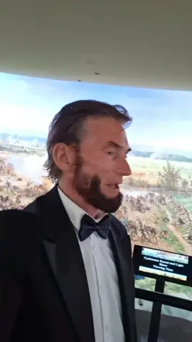 A 360 degree masterpiece of a very significant moment that changed everything. 🎨🖼️ If you’re interesting in visiting Gettysburg with me IRL, visit my bio!  #abrahamlincoln #historytok #gettysburgbattlefield #HistoryTime #everydaylincoln #USHistory 