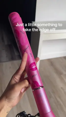 Sometimes all a girl needs is a hot tool and a delusion💁‍♀️ #blowpro #haircare #hairtools #hairtok #hairstyle 