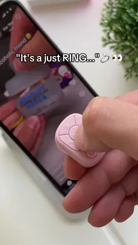 Who said it's a simple ring? 💀 #scrolling #remotecontrolring #scroll #ringcontrol #dopamine #autoscroll #tiktokaddict 