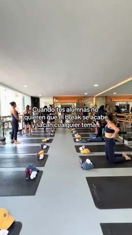 Un cláaasico ✨sacar chisme para alargar el break✨  #barreworkout #barre #barrestudio #relatable 