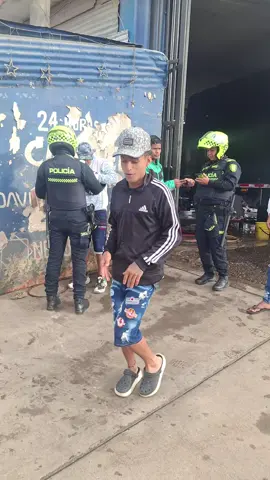 me quieren echar los tombos #bogotacolombia #paratiiiiiiii #funny #funny #videoviral 