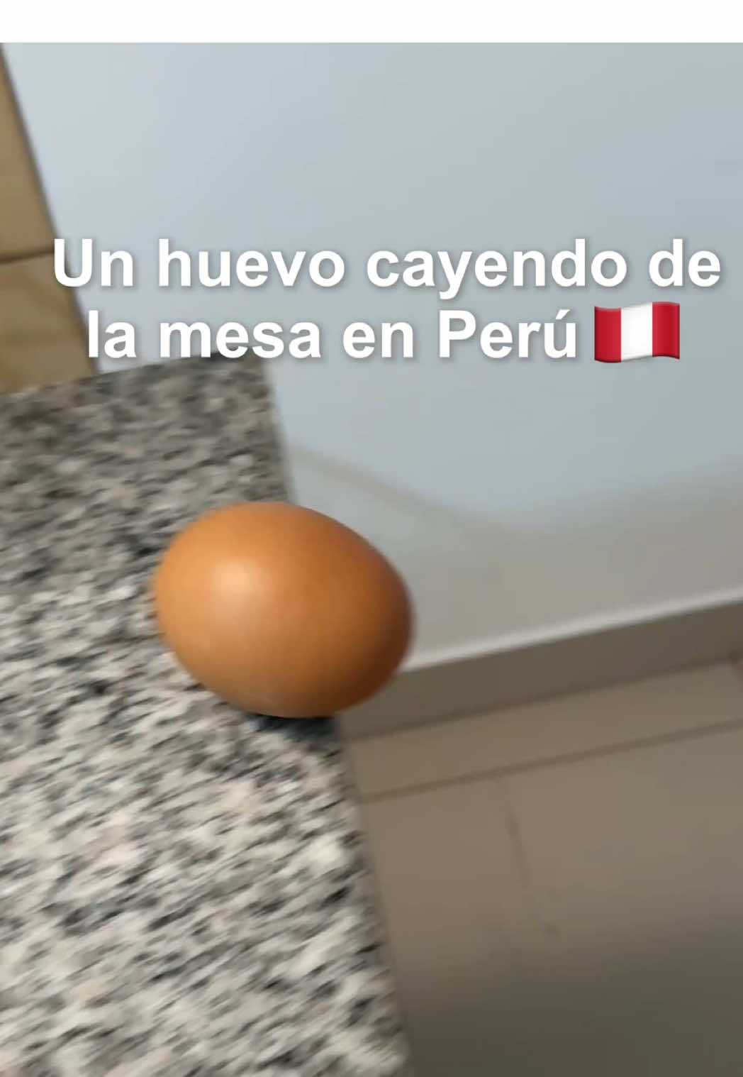 Así cae un huevo en: 🇵🇪 Perú 🇨🇱 Chile 🇦🇷 Argentina 🇧🇷 Brasil 🇺🇸 Estados Unidos 🌍 El resto del mundo Si es el mismo video una y otra vez. #meme #troll #humor #contenido #latinoamérica