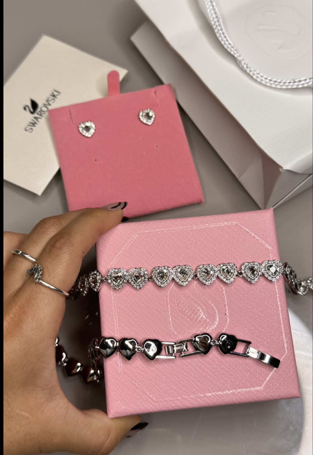 Eu tô apaixonada nesse colar! 🥹🫶🏻 #shopee #arianagrande #shopeebr #colar #swarovski 