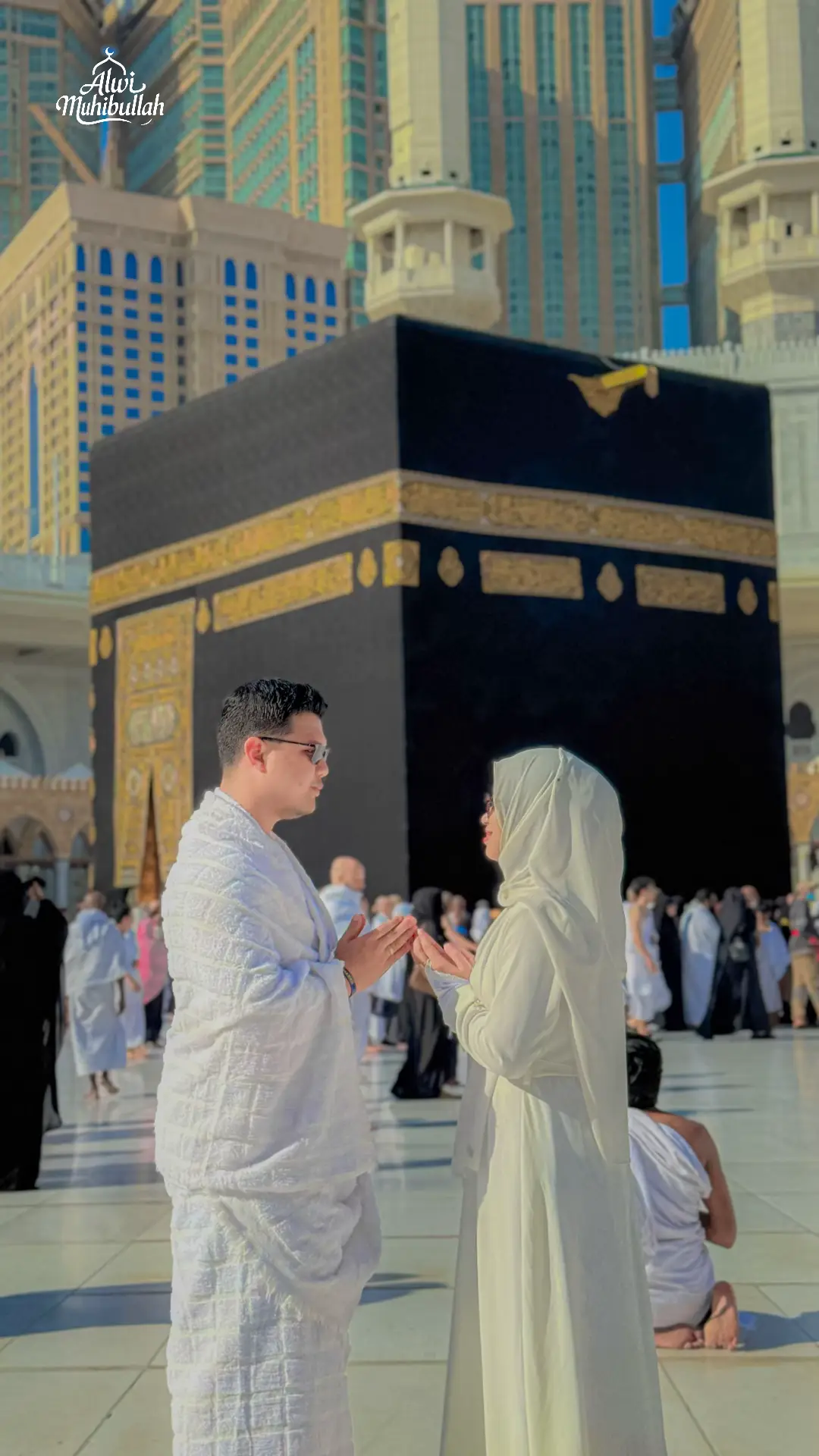 Bayangin nanti bisa lihat lagi senyum bahagiamu di depan Ka’bah, dalam video sinematik yang menyentuh hati 🤍 📸 Yuk booking jasa dokumentasi kami, biar setiap langkah ibadahmu terabadikan indah. #umrah #makkah #umrah2025 #livemakkah #makkah #masjidilharam 