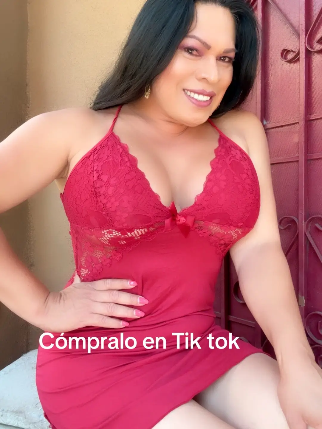 Este vestido me lo compré en las tiendas de Tik tok me gusta y me encanta tela muy suave y fresca yo se los recomiendo Gente muy muy lindo la verdad.