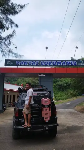 ngcamp di atas pantai surumanis kebumen. anginnya agak kencang sampai tenda kami hampir terbang. . . #campervan #campervanpark #surumaniskebumen #campervanindonesia #panthermaniaindonesia #panthermaniajambi 