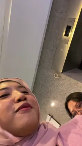 literally im so shakingg 😭😭  I didn't dare to say hello because you were calling and for real im so shakingggg 😭🥺🙏🏻 #loverrukk #milklove #lovepattranite @loverrukk 