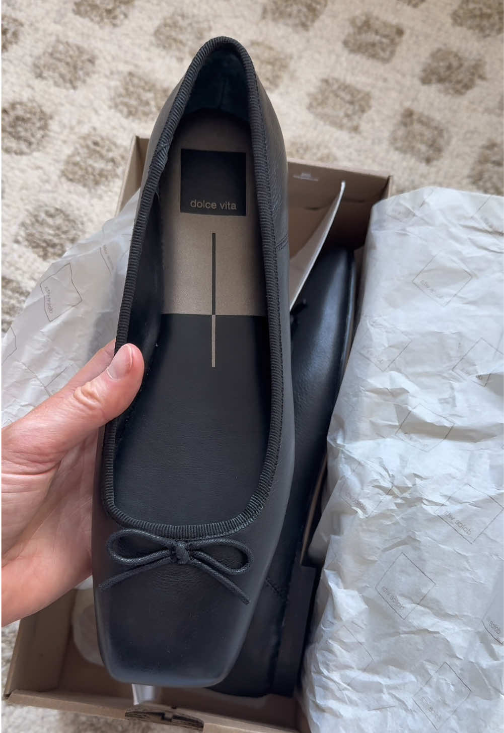 The perfect little black ballet flat 🖤 🩰 @Dolce Vita Footwear Linked in my LTK! #dolcevita #balletflats 