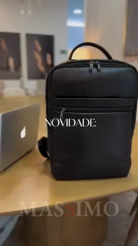 Para quem não carrega só objetos. Carrega presença. A Mochila Massimo é produzida à mão em couro legítimo, com compartimento para notebook e acabamento impecável. Exclusiva na Loja Massimo. Frete grátis + 6x sem juros. . . . #massimocouro #mochila #mochilaexecutiva #mochiladecouropreta  #mochiladecouropreta