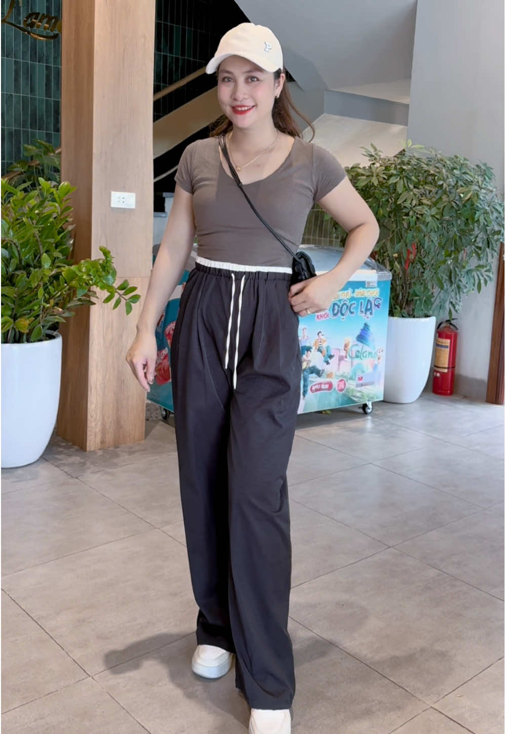 Quần gió phố cạp, chất gió mềm mại, có size to #xuhuong #thoitrangnu #quangio #moonmummim #videoviral 
