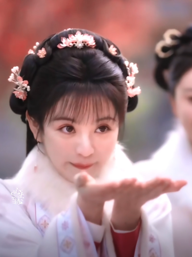 “没有撞不破的南墙, 对症下药就行” --- Cre: 心上绣 - TST • 田曦薇 - #tianxiwei #dienhivi #田曦薇 #khanhkhanhnhatthuong #卿卿日常 #NewLifeBegins #LiVy #李薇 