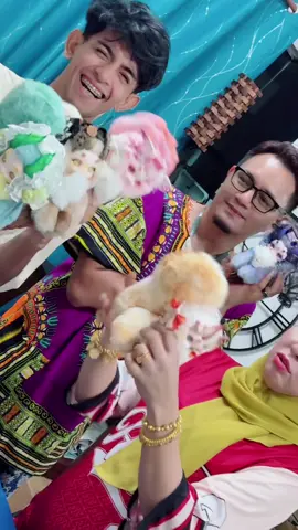 Semua dapat patung ni comel tau. Korang baik beli main game ni dengan kawan kawan. Seronok ❤️ abang kasyah menang