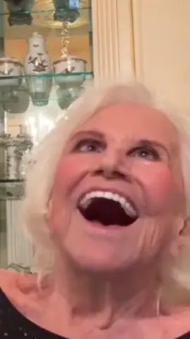 ohh labubu labeaubeaux  102 year old granny labubu #labubu #102yearsoldgrandma #labubusecret 