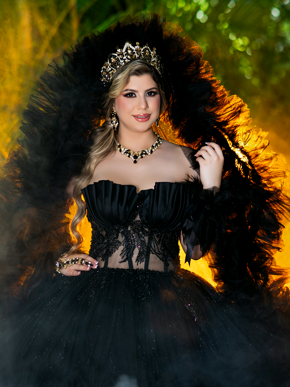 ✨ ¡Haz de tu sesión de Quinceañera una experiencia mágica con Rosy's Photography! ✨ 📸 Lo que ofrecemos para tu sesión de ensueño: 💫 Vestidos deslumbrantes y exclusivos para quinceañeras. 💫 Maquillaje y peinado profesional para resaltar tu belleza. 💫 Álbum premium de cristal y piel con los mejores recuerdos. 💫 Canvas y acrílicos de alta calidad para decorar con estilo. ✨ Celebra tu historia con fotos que capturan la magia de tus 15 para siempre. 📅 Reserva tu sesión hoy mismo y asegura tu fecha. 📍 Atención solo con cita previa: 1815 W Okeechobee Rd #5, Hialeah, FL 33010. 📞 Llámanos para más información: 786-641-4175. #quincedress #quincesphotographer #miamiphotography #miamiquinces #luxuryquinces #quinceañerapackages 