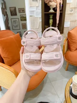 Màu dịu lắm ạ#xuhuongtiktok #hottrend #sandalchobegai #sandaldichoi #depquaihau #sandalbe 