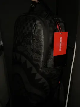 Sprayground 🦈 👎🏾 #sprayground #bag #spraygroundbags #drip #usdrip #us #hanging #fypシ #fyp #25 #08 