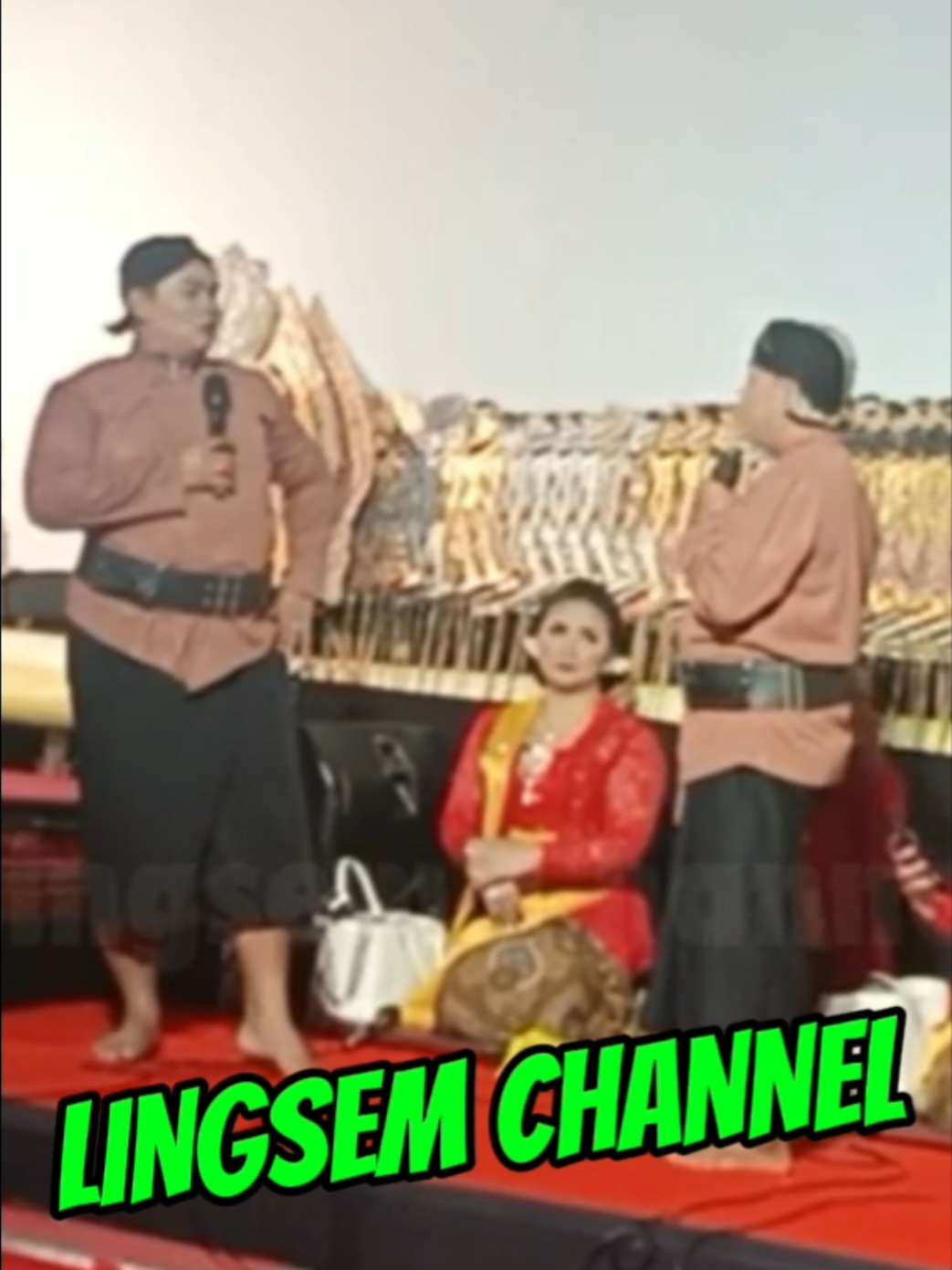 Cak Komet dan Cak Dodok Mulai tidak akur, perpecahan dimulai 😆 .  #joklithik #jokluthuk #cakslentem #andiktb #joklitikjoklutuk #cakpercil #cakyudhobakiak #cakmondol #cakkomet #cakyudho #cakdodok #joklitik #joklutuk 
