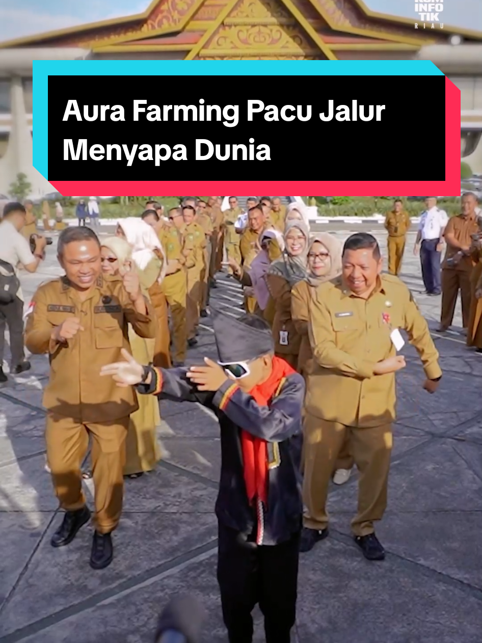 Dikha, bocah penari Pacu Jalur yang viral karena gerakannya yang lincah & penuh semangat, kini resmi jadi Duta Pariwisata Cilik dan mendapat beasiswa pendidikan! Gubernur Abdul Wahid memuji dedikasi Dika, menyebutnya sebagai bukti bahwa budaya Riau tetap hidup di hati generasi muda. Atas jasanya memperkenalkan Pacu Jalur ke panggung lebih luas, Dika dinobatkan sebagai Duta Pariwisata Riau dan diberikan beasiswa pendidikan.  