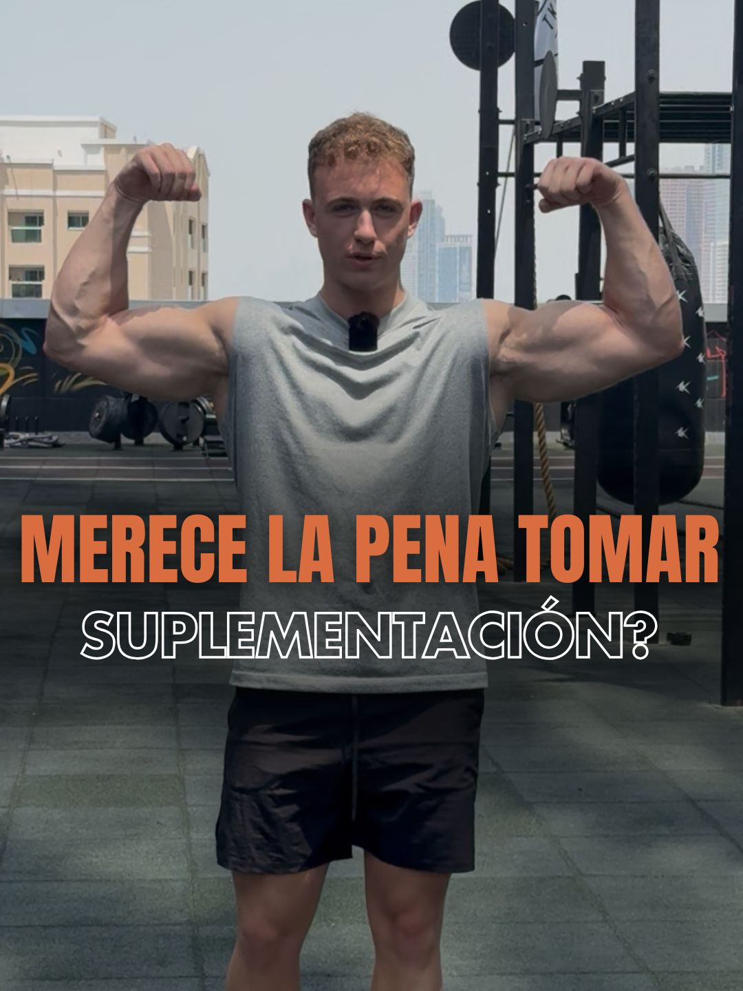 Sabías que puedes obtener los mismos beneficios de los suplementos con comida real? 📌 Guarda este Reel para más tarde Muchos creen que necesitas suplementos para rendir más, aumentar músculo o recuperarte mejor, pero la verdad es que una buena alimentación puede darte lo mismo. La creatina no solo está en el bote del suplemento, también la encuentras en la carne roja magra.  La proteína en polvo nutre tus músculos, pero lo mismo hace una buena pechuga de pollo o carnes magras. El pre entreno te activa, pero dos cafés antes de entrenar pueden darte ese empujón extra.  Y si quieres cuidar tu digestión, la fibra está en frutas y verduras, no solo en sobres. Hasta el magnesio o los potenciadores del sueño pueden reemplazarse con alimentos como chocolate, plátano o aguacate. Lo importante es aprender a alimentarte bien y saber que no todo depende de los suplementos. Ya lo sabías? Es porque sigues a Marcos Díaz en Instagram. #Nutrición #EntrenaInteligente #FitnessTips