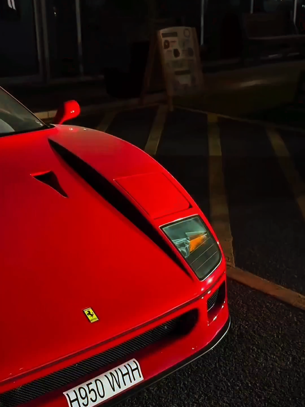 Back to Friends // 🎥: @dani.spots #Ferrari #f40 #ferrarif40 #exoticcars  #carspotting #fyp 