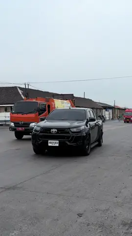 #hilux #hilux4x4 #hiluxmodifikasi #diesel #segoro2gd 