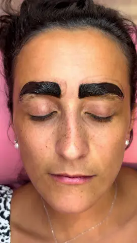 Restructuration et coloration des sourcils #brows #eyebrows #browwax #browtutorial #eyebrowsonfleek #wax #waxingvideos #fyp 