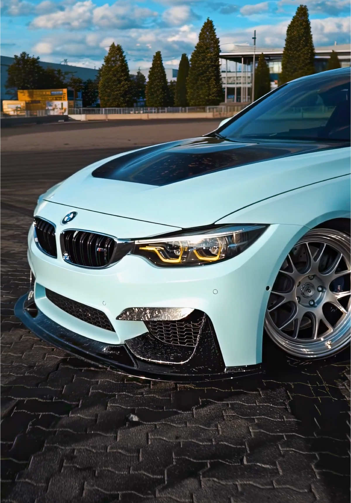 Bayrische Motoren Werke 🥶 @LFS  #carporn #bmwm4 #speedramp #aftereffectsedits #velocityedit #carvideography #m4competition 