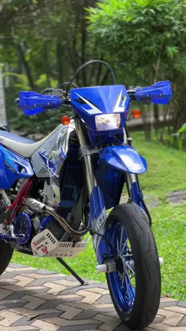 New full loaded Limited Boiii 💙💥🥵 @DiLz Wijayalath  🔷𝐃𝐑𝐙𝟒𝟎𝟎𝐬𝐦 𝐋𝐢𝐦𝐢𝐭𝐞𝐝 𝐄𝐝𝐢𝐭𝐢𝐨𝐧🔷 🔹Zeta handle Bar 🔹Zeta full armor guards 🔹Zeta Rear disc Gaurd 🔹Zeta Clutch & Brake levers 🔹Zeta Foot Pegs 🔹Zeta front Spocket guard 🔹Zeta rear chain guard  🔹Zeta Engine plugs 🔹Zeta Air Bleeder Valve 🔹Zeta Engine Guard 🔹Zeta Rear brake lines Guide Clamps 🔹Zeta Magnetic Oil Drain Plug 🔹Arashi Front Roter 🔹Arashi Rear Rotor 🔹Driven Gear Shift Paddle  🔹Supermoto Radiator Gaurd 🔹Supermoto Transparent Clutch Cover 🔹Takasago Excel Rims 🔹Flat CR Carburetor  🔹Akrapovic Full Exhaust System  🔹K&N Air Filter 🔹Upgraded Technix monoshock coil  🔹Full set of DRC silicon racing hose #highcapacitysrilanka #forgoupage #drz400sm #LimitedEdition #beast #modifiedbikes#fyppppppppppppppppppppppp #trending #viralvideo #viraltiktok #onemillionaudition 