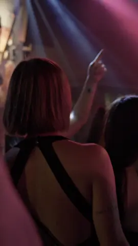 O meu muito obrigado à organização da @boatediscoclub na Madeira, em especial ao Dário e ao Pedro, pelo excelente acolhimento! Mesmo com todos os constrangimentos causados pela situação dos voos, e tendo ficado retido na vossa ilha, fui sempre tratado com muito respeito e carinho. A Madeira é linda, certamente irei voltar.  Também deixo o meu sincero agradecimento ao público incansável, que vibrou e dançou comigo a noite inteira. Foi inesquecível! Até breve, com mais música e boas energias! 🙌🏾 #mariabenguela #adrenaénomussulo #dabandaroots #beberedesmaiar #djmalvado_oficial 