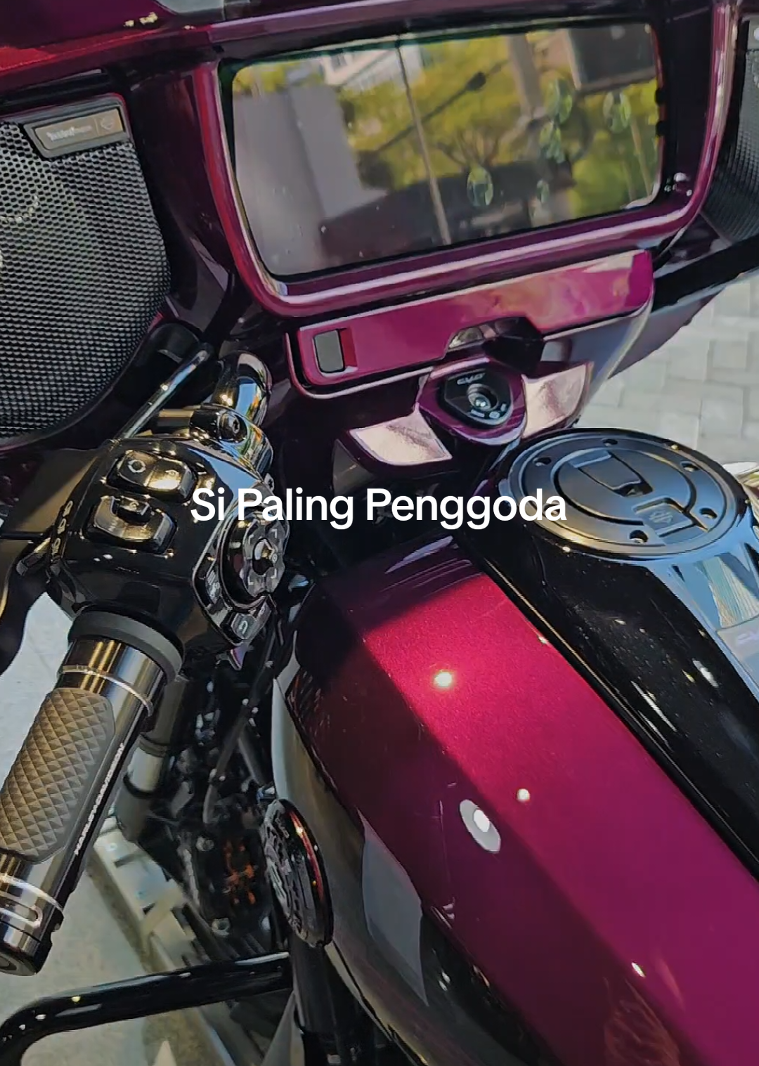 Si Paling menggoda  Cvo street glide 2025 Poison berry Dealer Plaza Harley Davidson 📍Hr. Muhammad no 26 surabaya #harleydavidson  #harleyindonesia  #automotive  #jualmoge  #baru 